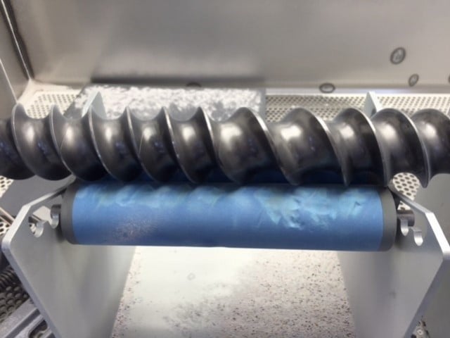 φ 40mm, L1, 200mm screw adhesion resin to injection mold: After the PE washing